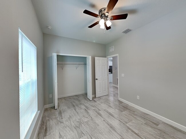 Building Photo - 1004 Dampierre Ct