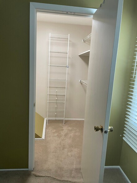 Building Photo - 534 Grimes Ave
