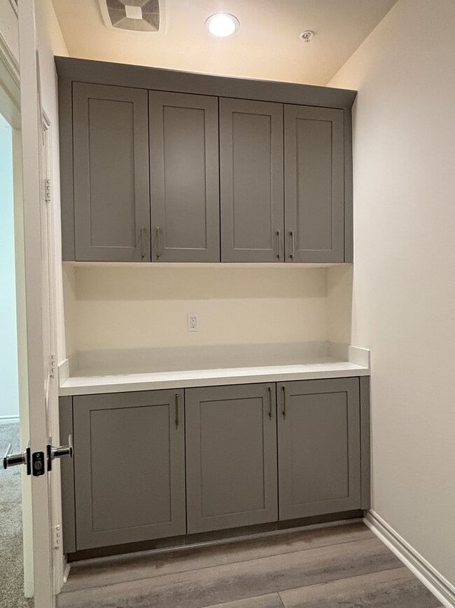 Building Photo - $500 OFF SECOND MONTH RENT SPECIAL!! - Bright Four-Bedroom Townhome in Whittier and Walkable Palm...