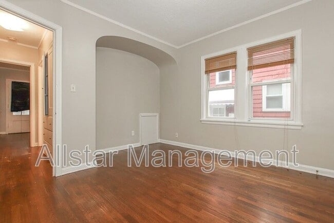 Building Photo - 1533 Genesee Rd