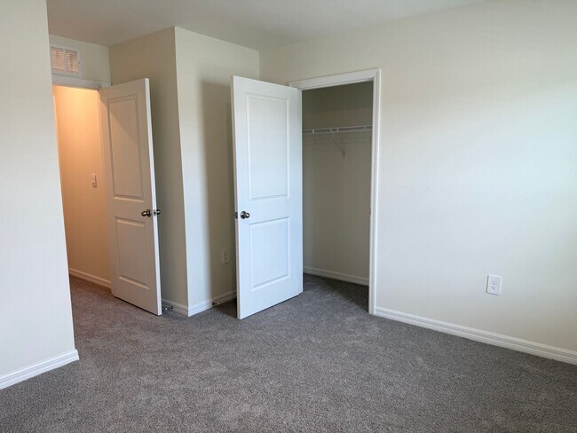 Building Photo - 5124 SW 48th Ln