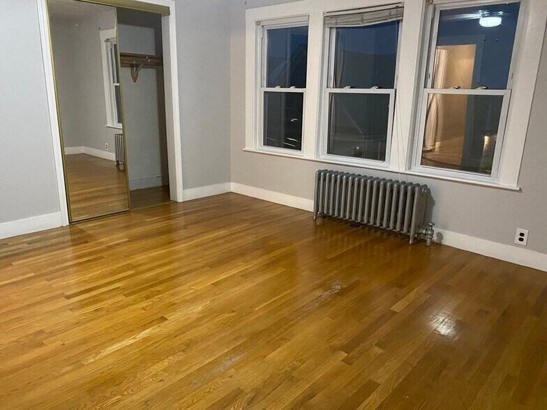 Building Photo - 18 Walnut Rd