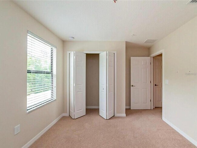 Building Photo - 2440 Seven Oaks Dr