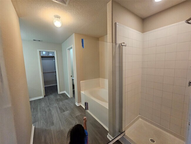 Building Photo - 11015 Walkup Way