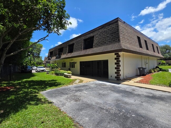 Building Photo - 9460 SW 61st Way