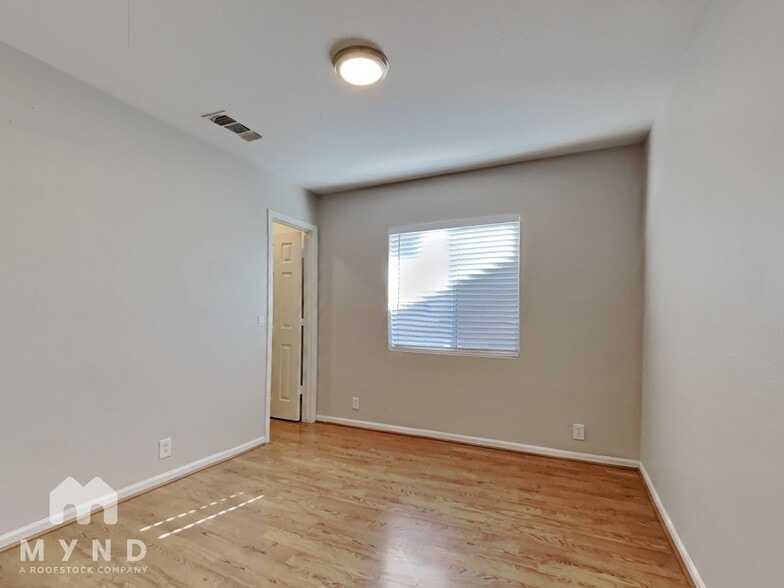 Building Photo - 10257 W Pasadena Ave