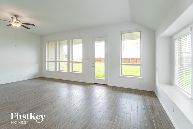 Building Photo - 15006 Lake Shore Ave