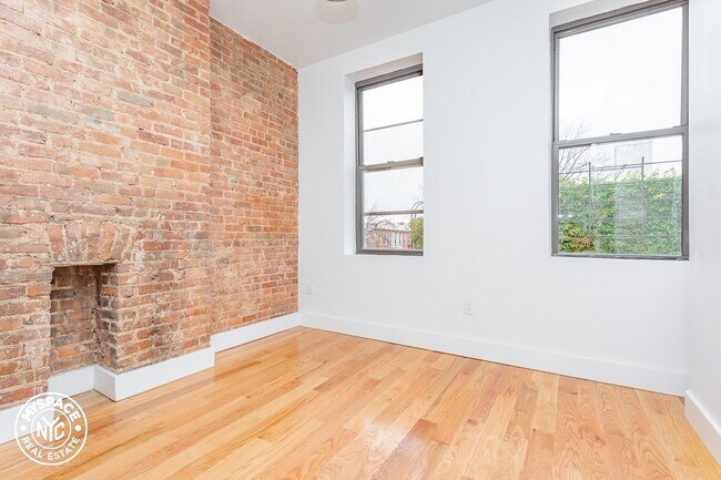 Building Photo - 378 Lewis Ave