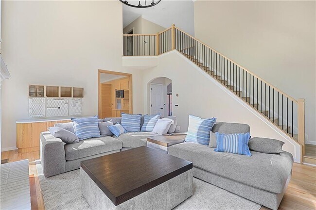 Building Photo - 2740 Stonehill Way