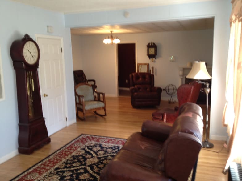 Building Photo - 1 Pomfret Rd