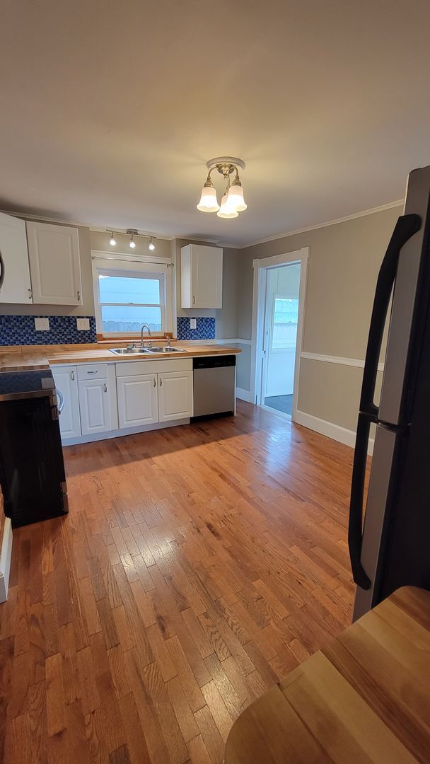 Building Photo - Charming House in Downtown Frederick