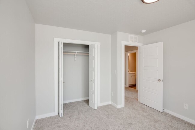 Building Photo - Incredible Townhomes. You’re New Home is Waiting.