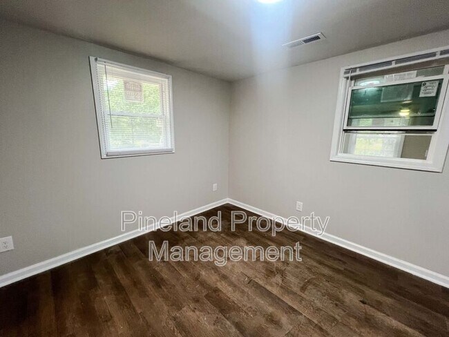 Building Photo - 2155 Goins Dr