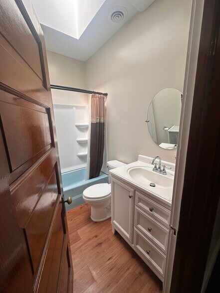 Building Photo - 426 Broad Ave