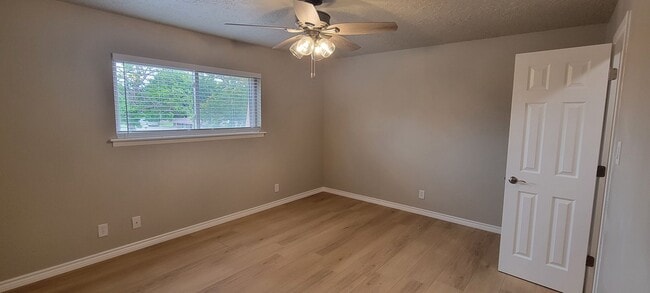 Building Photo - GREAT COLONIAL PARK CONDO