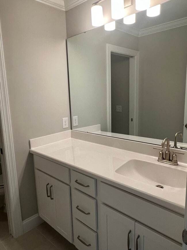 Building Photo - 3 Bedroom Townhouse in Washington Square!-...