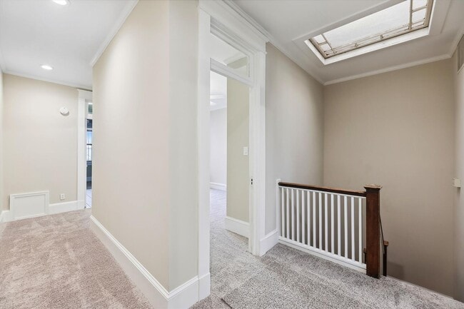 Building Photo - Newly Renovated: 4 Bed 2 Bath on 5th Stree...