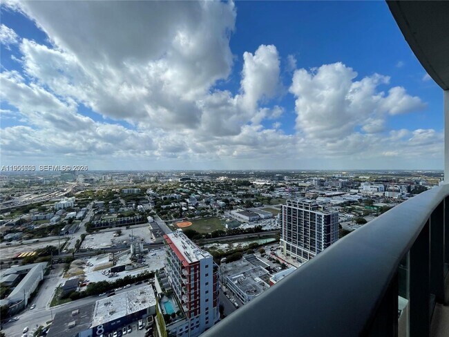 Building Photo - 1600 NE 1st Ave