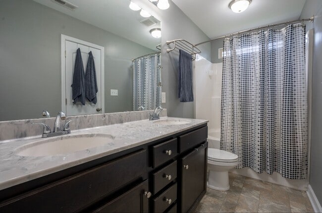 Building Photo - 3 Bedroom, 2 bath beautiful home - Bridgeport Community Sneads Ferry