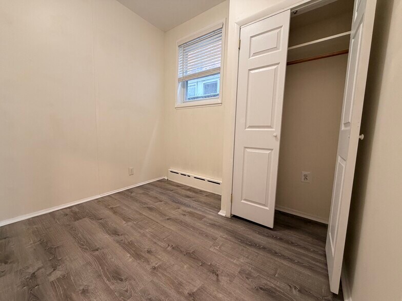 Building Photo - 2049 Snyder Ave