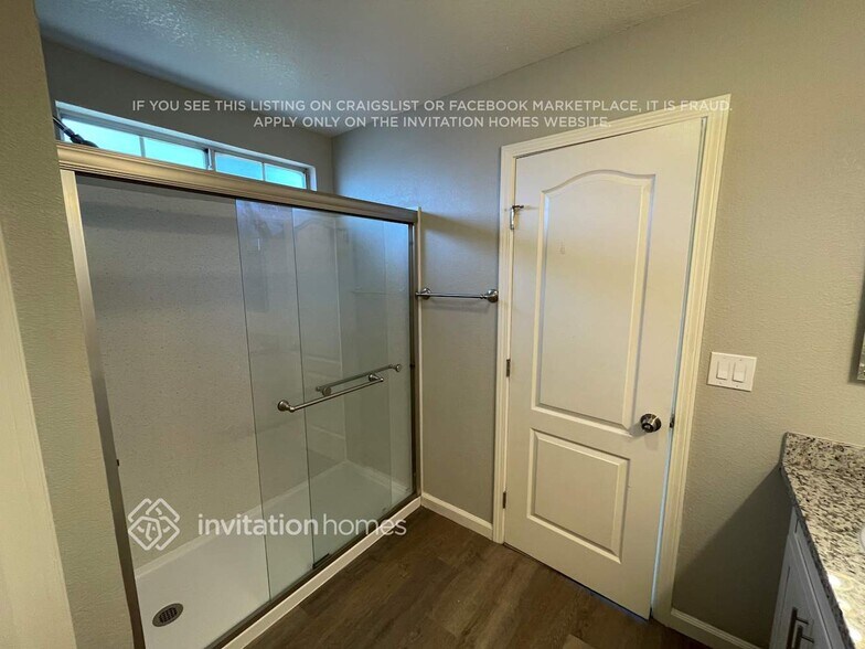 Building Photo - 850 Thetford Pl