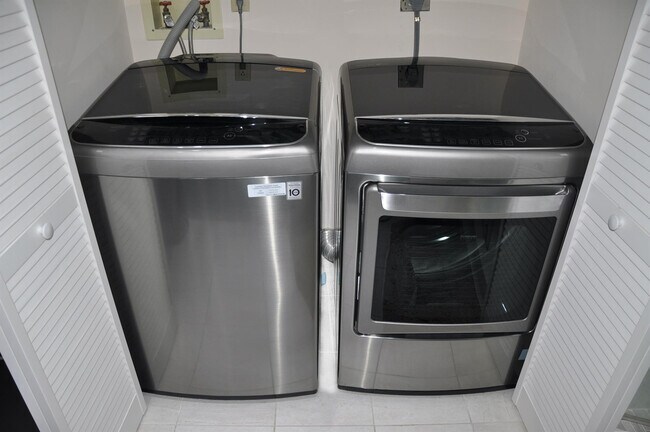 Building Photo - 19707 Turnberry Way