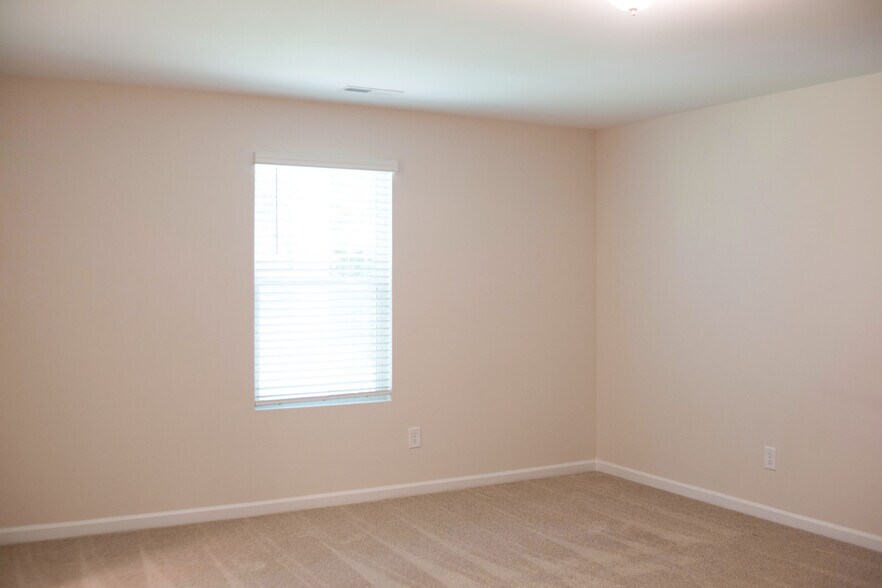 Building Photo - 2801 Killian Ct