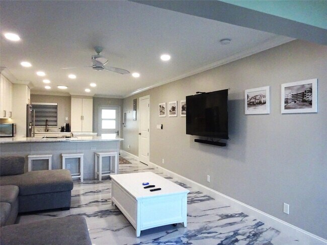 Building Photo - 8 Briny Ave