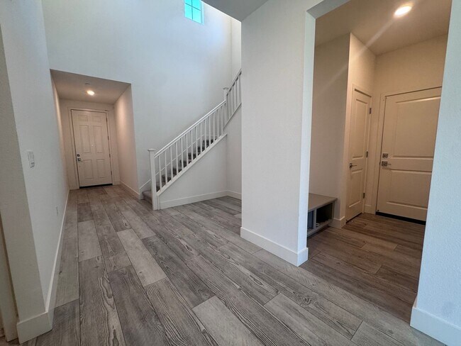 Building Photo - Stunning 4 Bedroom 3.5 Bath Home WITH SOLA...
