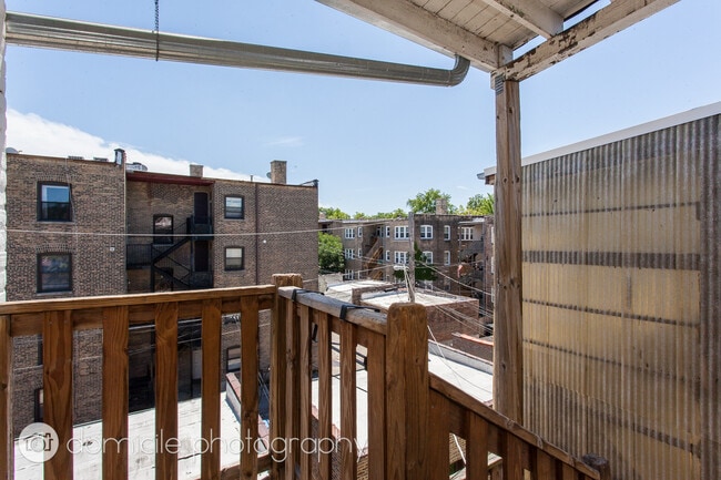 Building Photo - 2141 W Arthur Ave