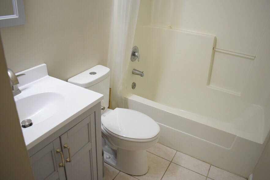 Building Photo - 4210 Wilshire Blvd