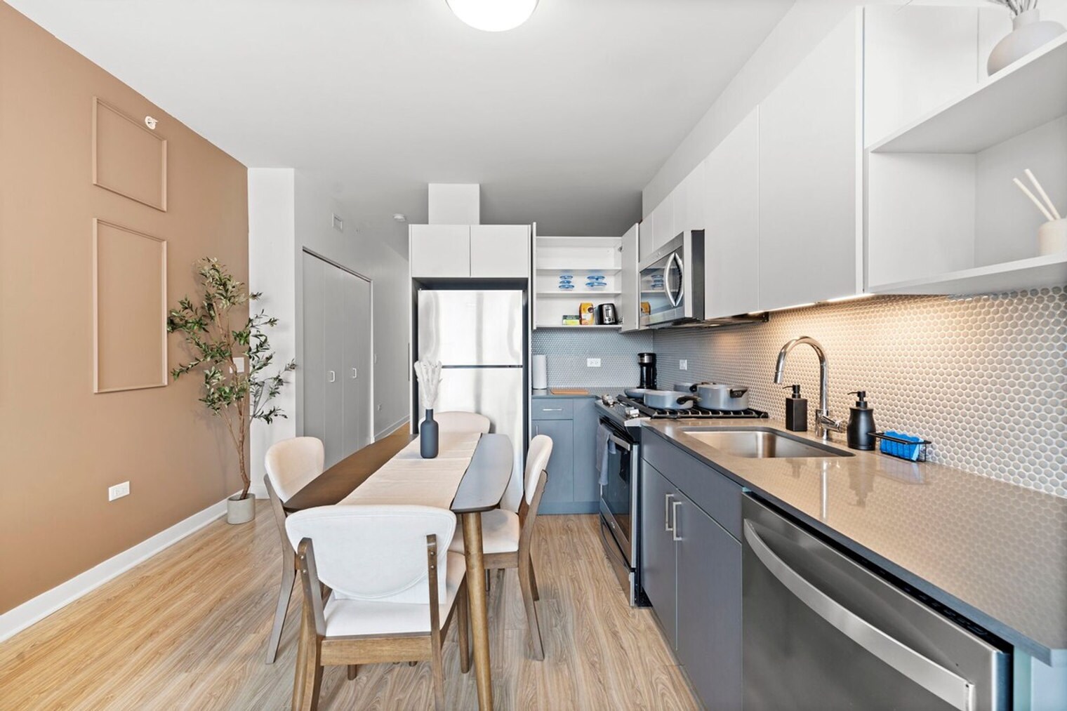 Building Photo - 720 S Wells St