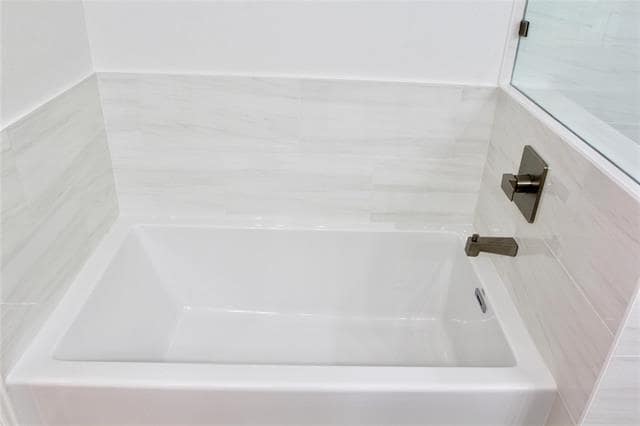 Building Photo - 4821 Bayview Dr