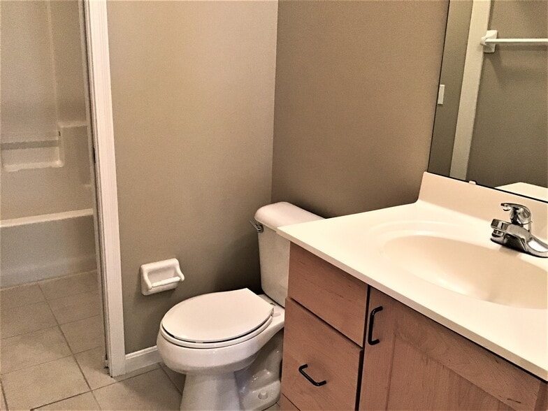 Building Photo - 5298 Fredericks Stand