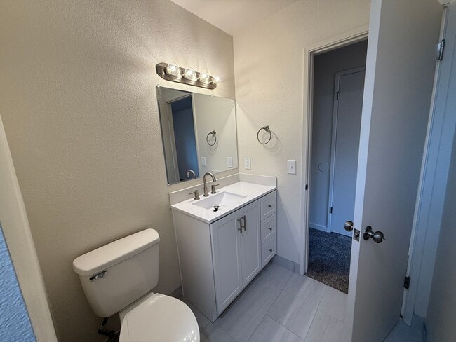 Building Photo - Updated single story near shopping and fre...
