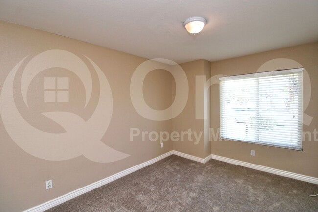 Building Photo - 11115 E Mercer Ln