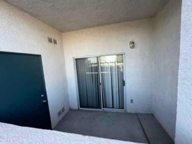 Building Photo - Summerlin  2 Bed / 2 Bath Ground floor Condo w/Fireplace