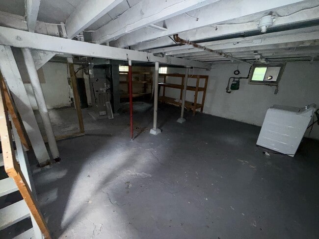 Building Photo - 275 Goodview Ave