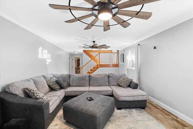 Building Photo - Spacious Home with Amazing Fenced Yard in ...
