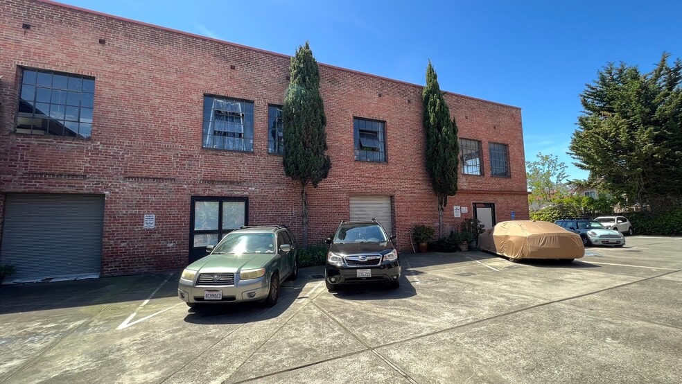 Building Photo - 730 29th St