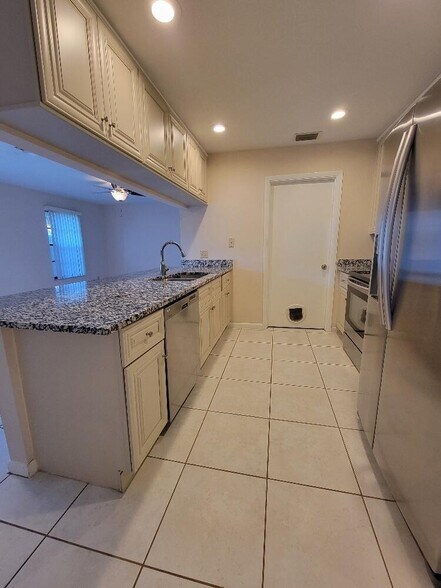 Building Photo - 1087 Goldenrod Rd
