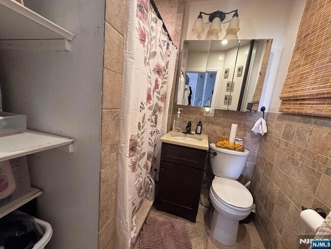 Building Photo - 27 66th St