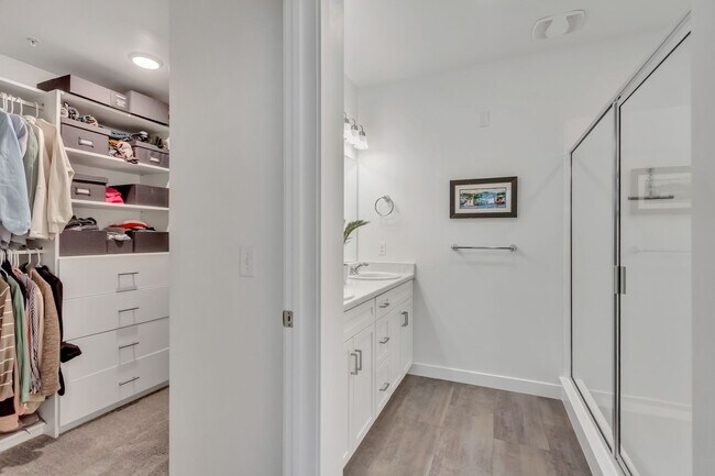 Building Photo - Spacious 3 Bed 2 Bath Condo in Sandy!