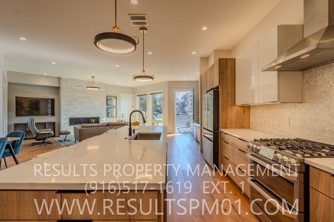 Building Photo - Stunning luxury custom home! 4 bedrooms heart of Fairoaks