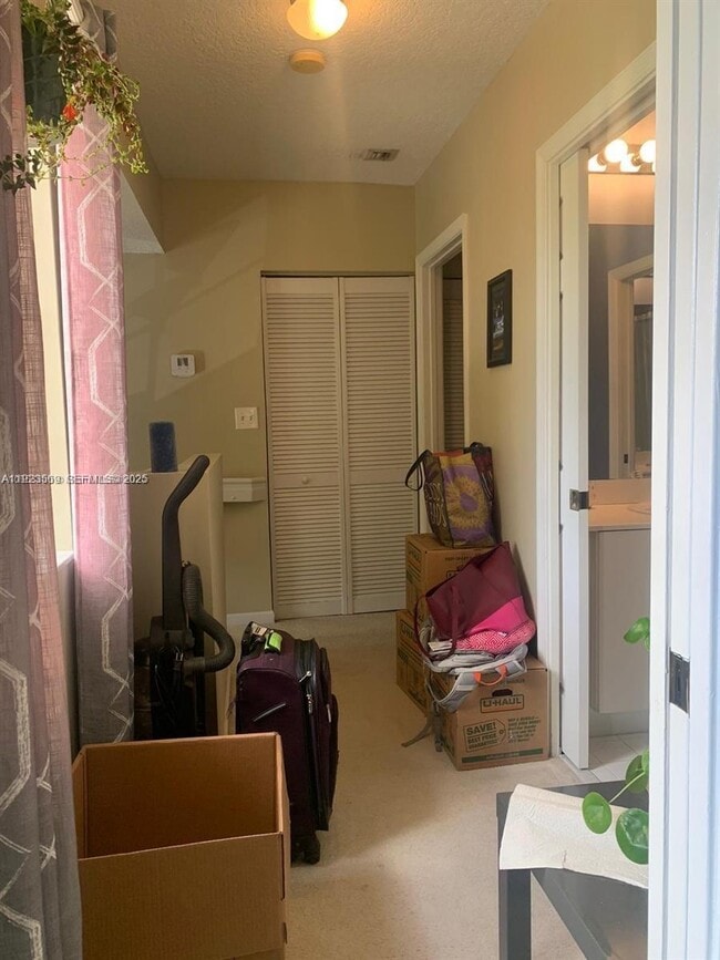 Building Photo - 390 City View Dr