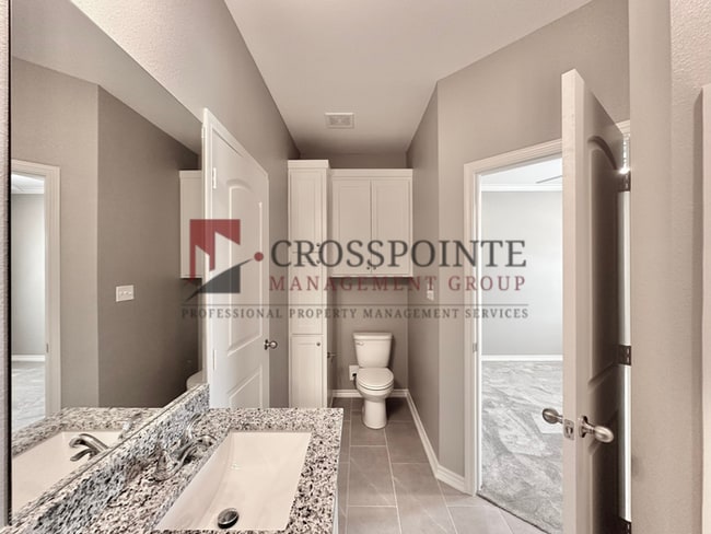 Building Photo - 3 Bedroom 2.5 Bathroom Townhomes at Villa Rosa!