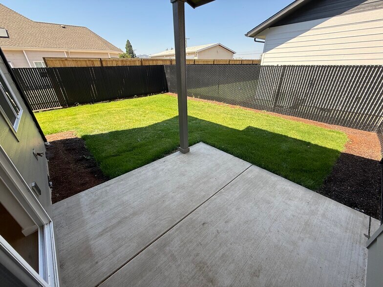 Building Photo - 410 Wagon Wheel Dr