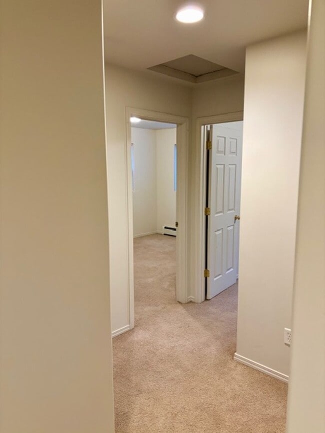 Building Photo - 3 Bed / 2.5 Bath Townhouse – Bozeman, MT  Price Reduced!