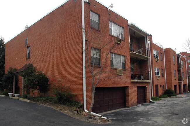 Building Photo - 256 Montgomery Ave