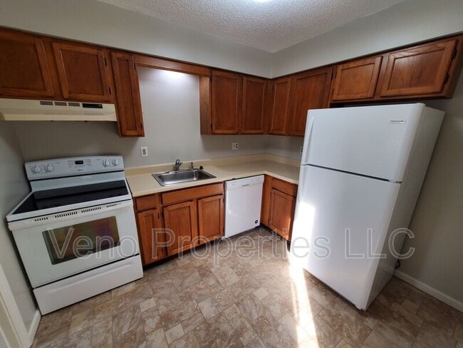 Building Photo - 2016 St Paul Dr